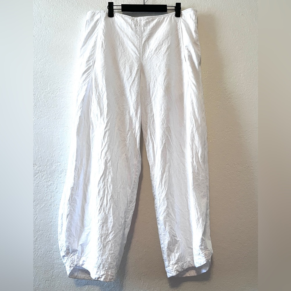 European brand Oska white cotton, linen ballon pants. Designed in Germany. Large